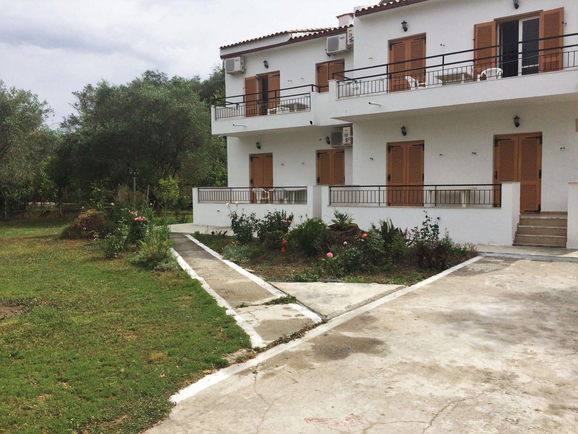 Captains & Apartment Kavos